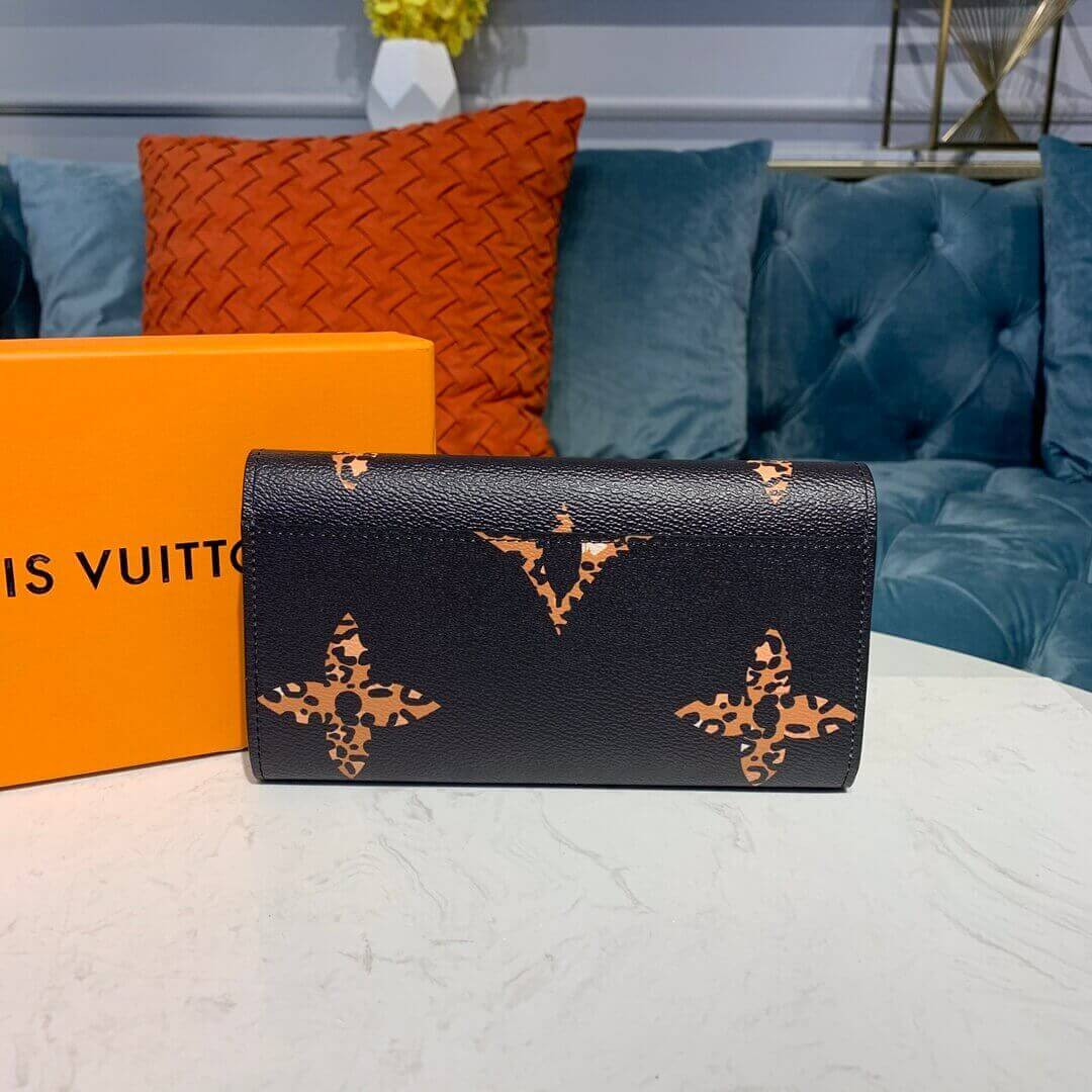 Louis Vuitton Monogram Giant Sarah Wallet M67875