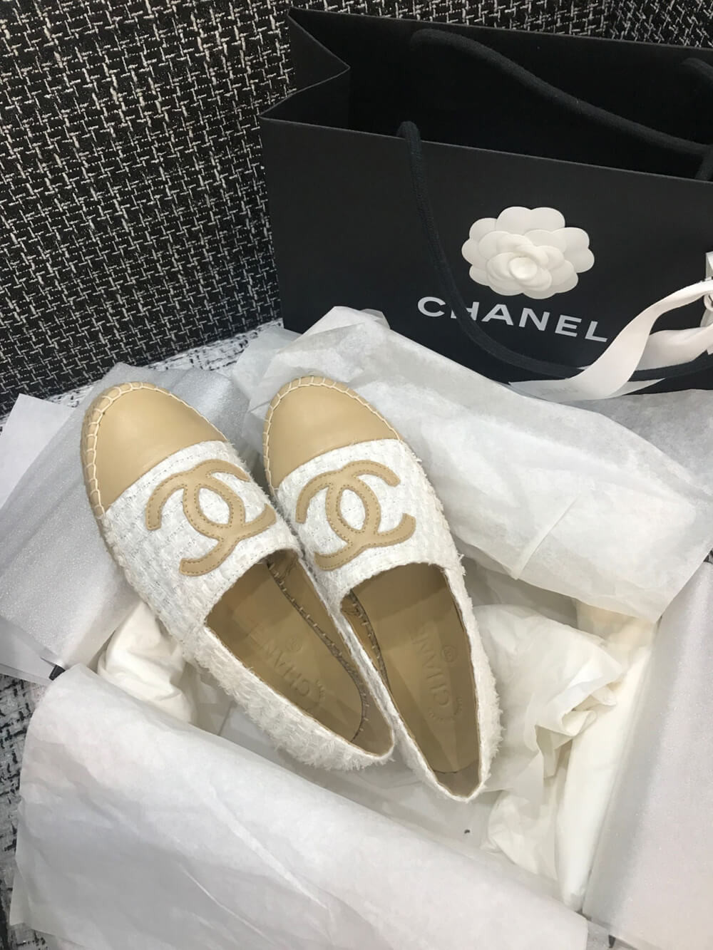Chanel Tweed & Patent Calfskin Espadrilles G29762 White/Apricot