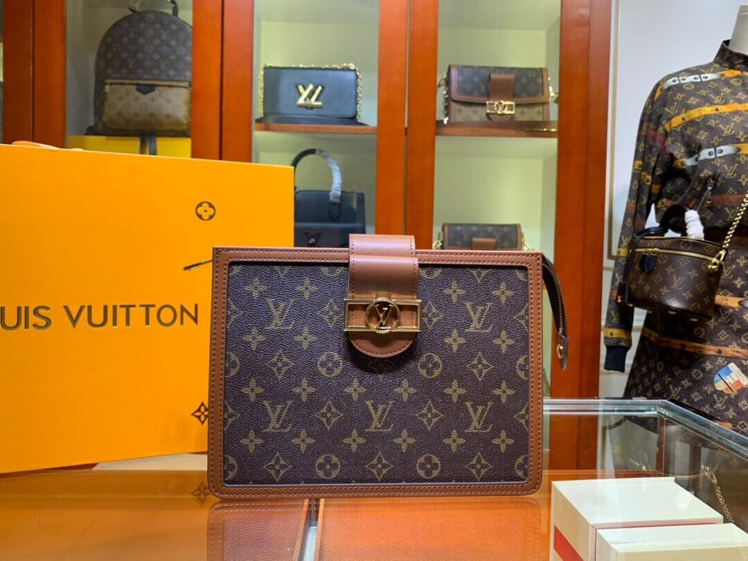 Louis Vuitton Pochette Dauphine M69184