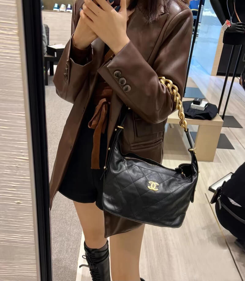 Chanel Black Calfskin Leathe Hobo Bag AS2910
