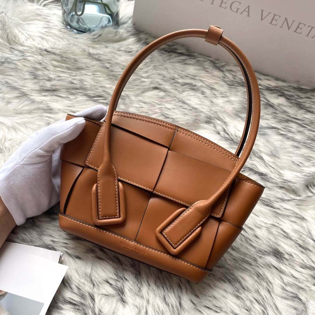 Bottega Veneta Mini Arco In Smooth Calfskin 600606