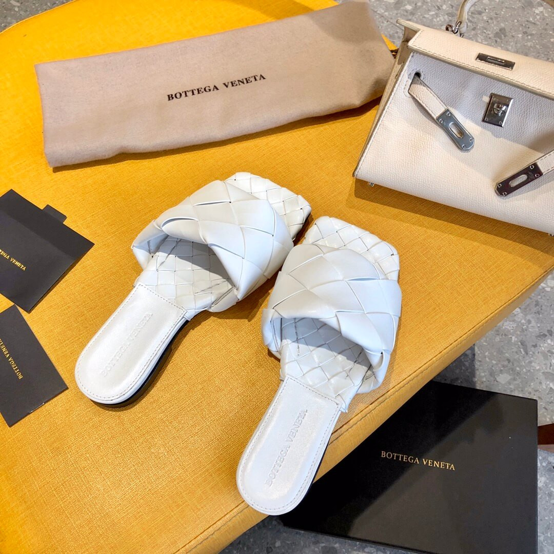 Bottega Veneta Padded Flat Sandals 609105