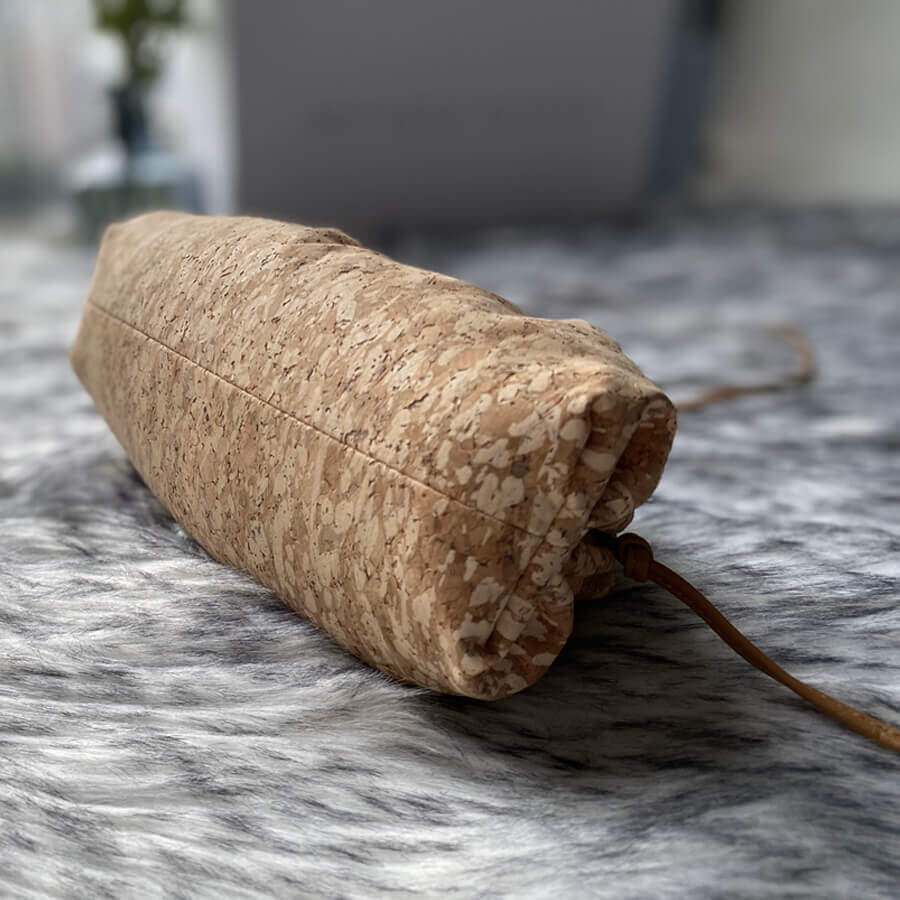 Bottega Veneta The Pouch 20 Clutch In Calfskin Polyester Leather 570927