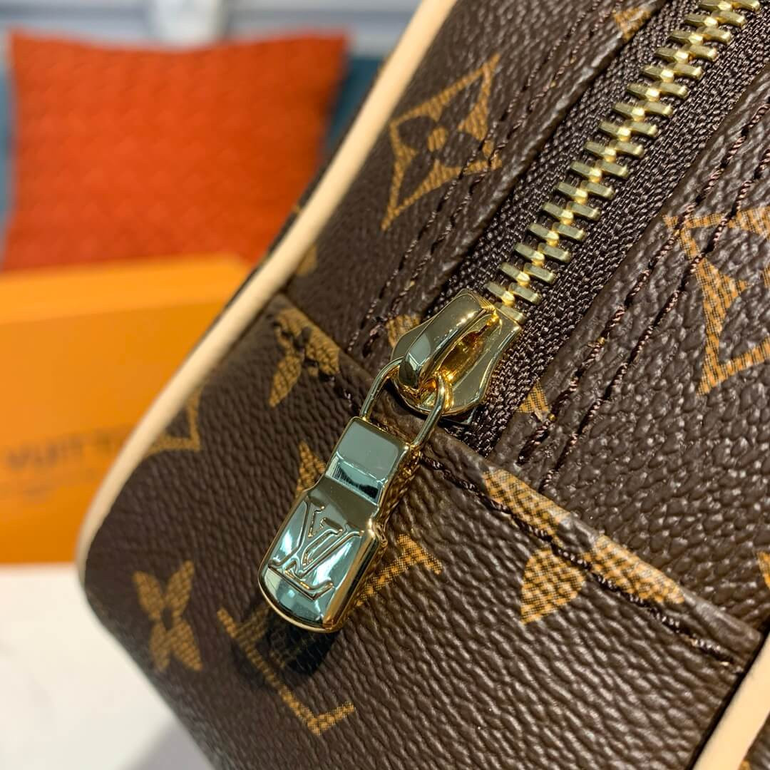 Louis Vuitton Monogram Canvas Toiletry Bag 25 M47527