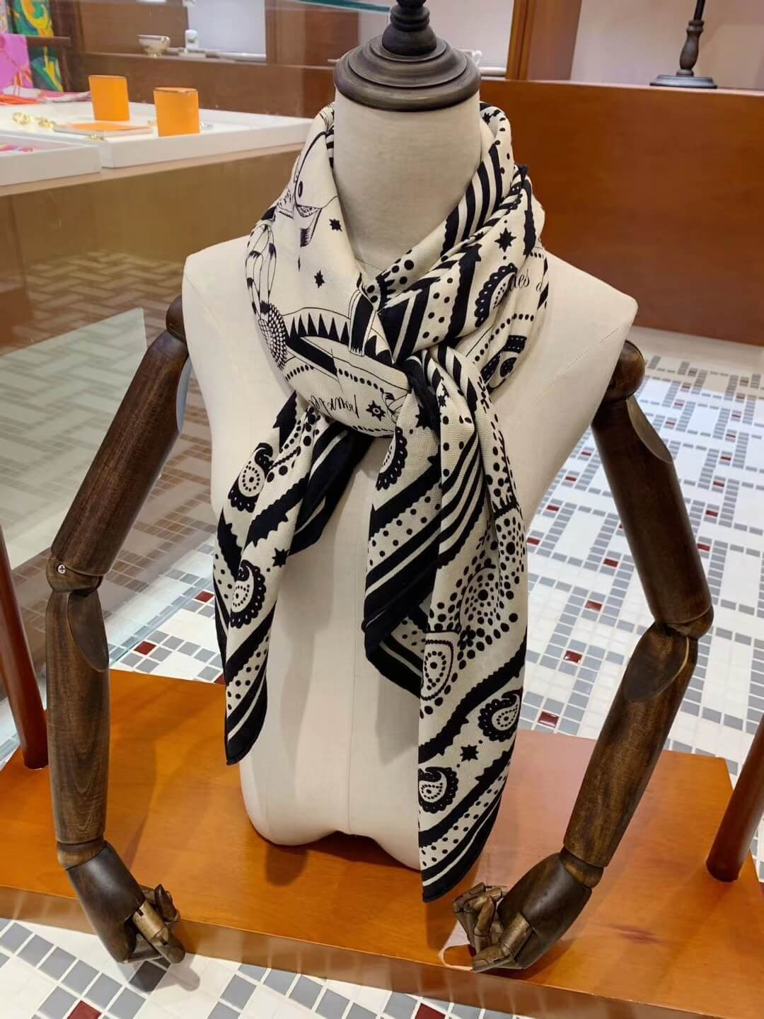 Hermes Couvertures Et Tenues De Jour Bandana Shawl 140 H243507