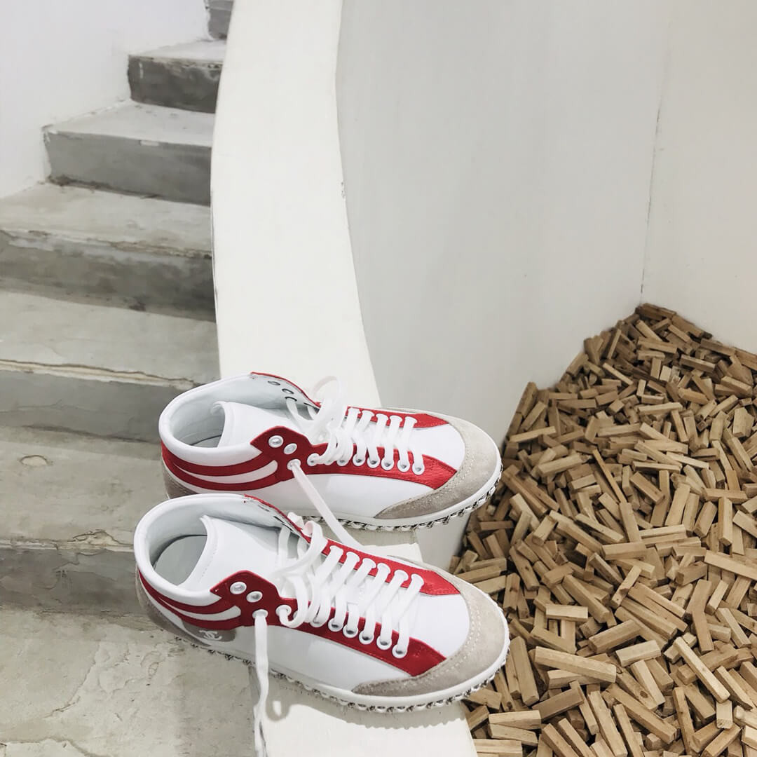 Chanel High Top with Chain Sneakers G35600 White / Red