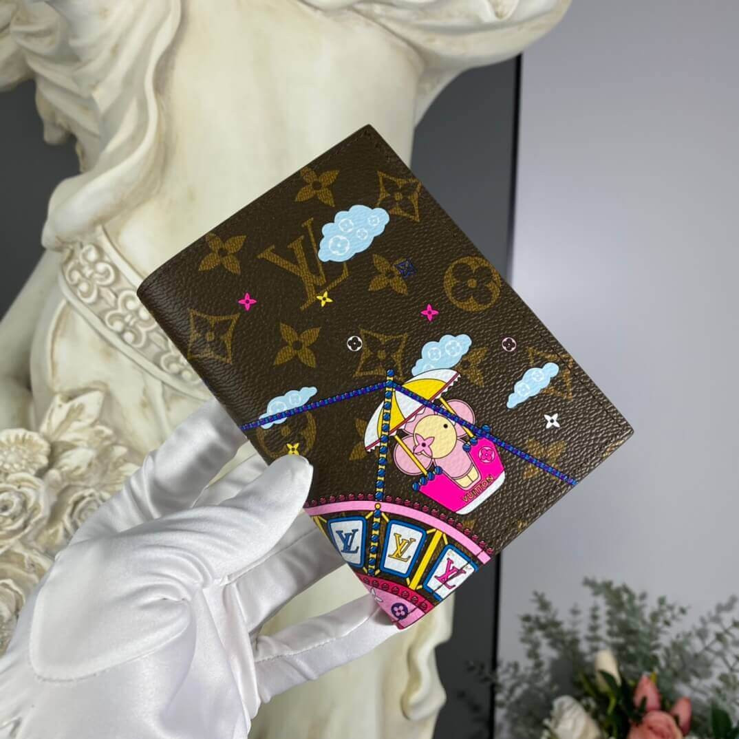 Louis Vuitton Christmas Animation 2020 Passport Cover M69746