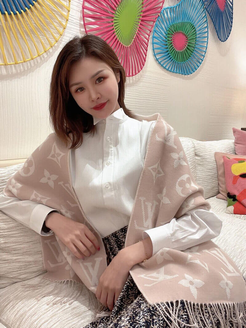 Louis Vuitton Simply LV Scarf M76966