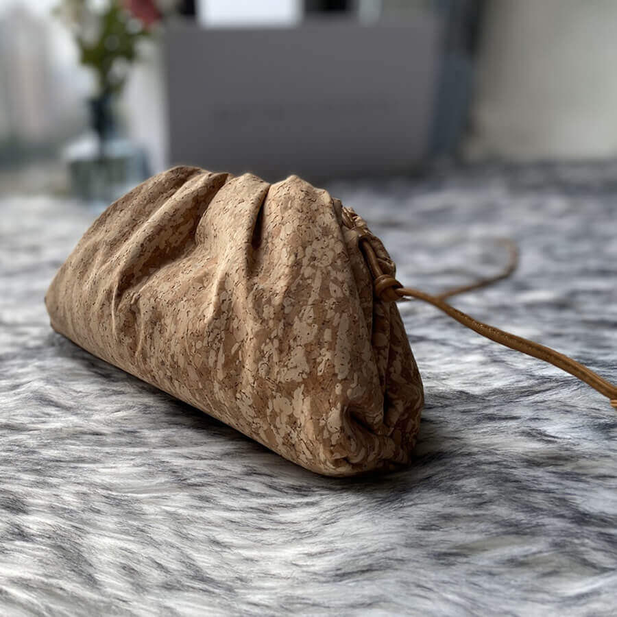 Bottega Veneta The Pouch 20 Clutch In Calfskin Polyester Leather 570927