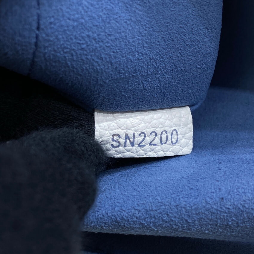 Louis Vuitton Beaubourg Hobo MM M58482 White