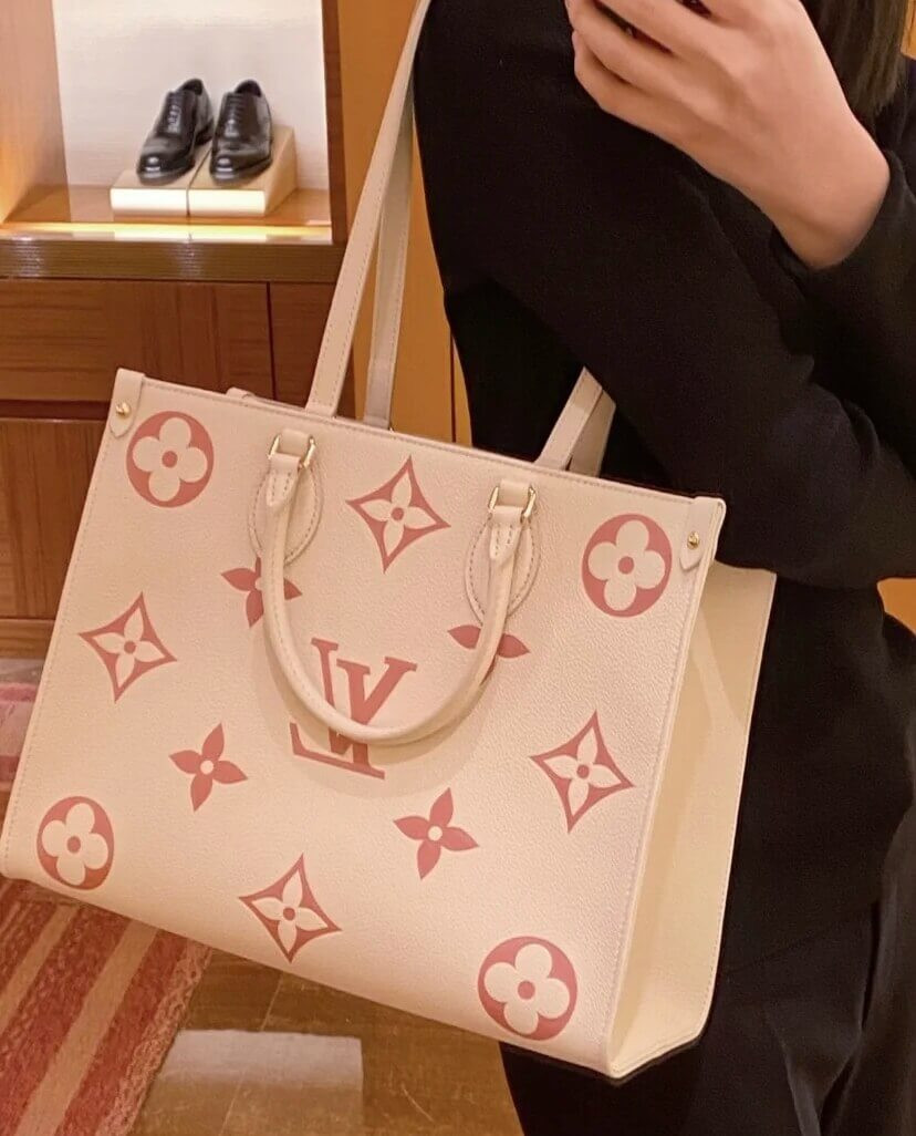 Louis Vuitton Monogram Empreinte Leather OnTheGo MM M21575 Creme/Pink