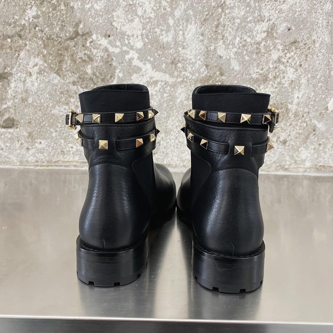 Valentino Garavani Rockstud Grainy Calfskin Leather Ankle Boot P64