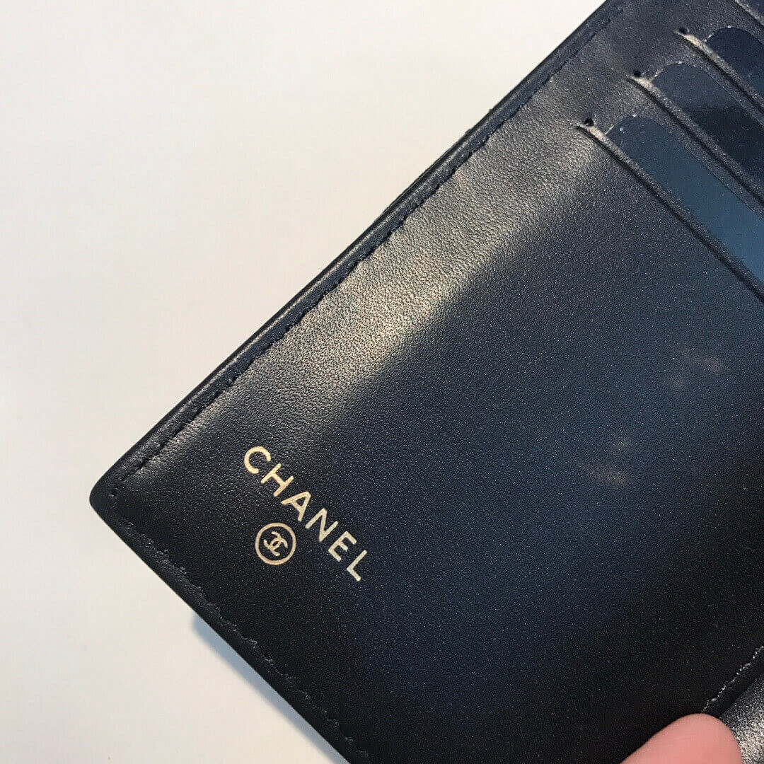 Chanel Grained Calfskin Boy Flap Wallet A84302