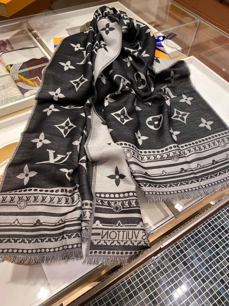 Louis Vuitton Amazingram Stole M76389