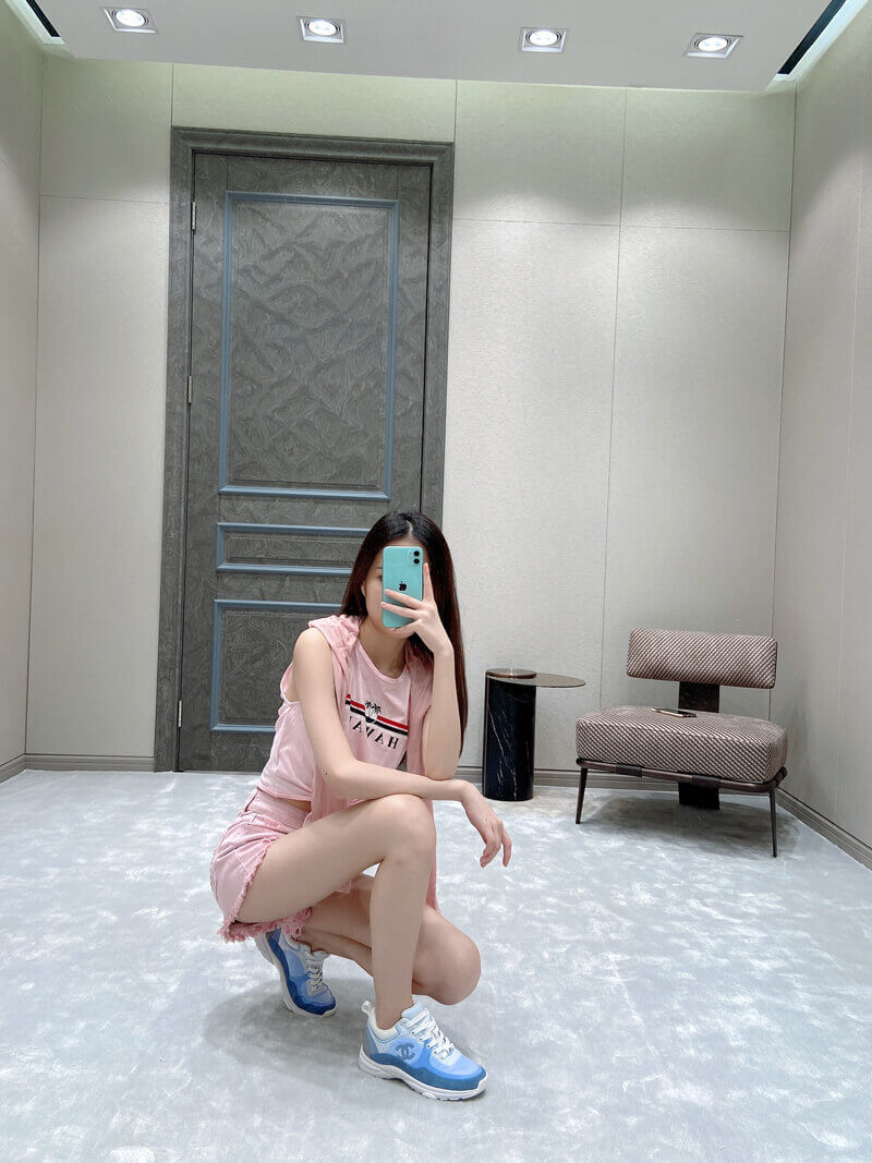 Chanel Wmns Suede Calfskin Sneaker G37136