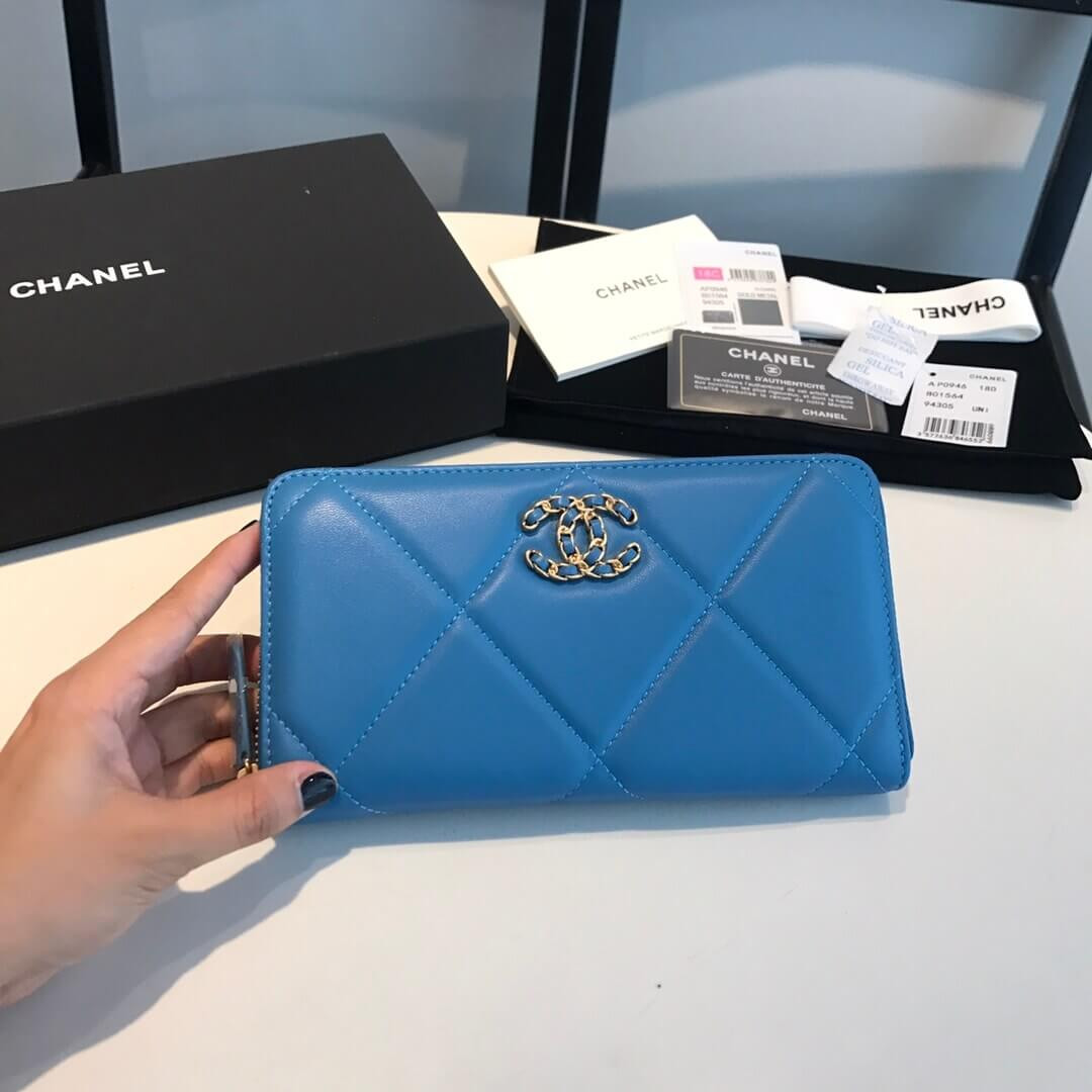 Chanel 19 Long Zipped Wallet AP0946