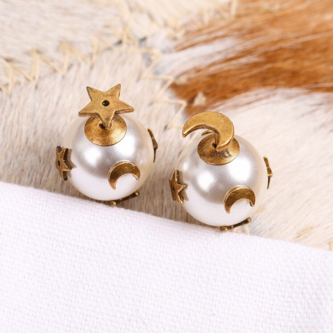 Dior Pearl Stud Earrings E1145