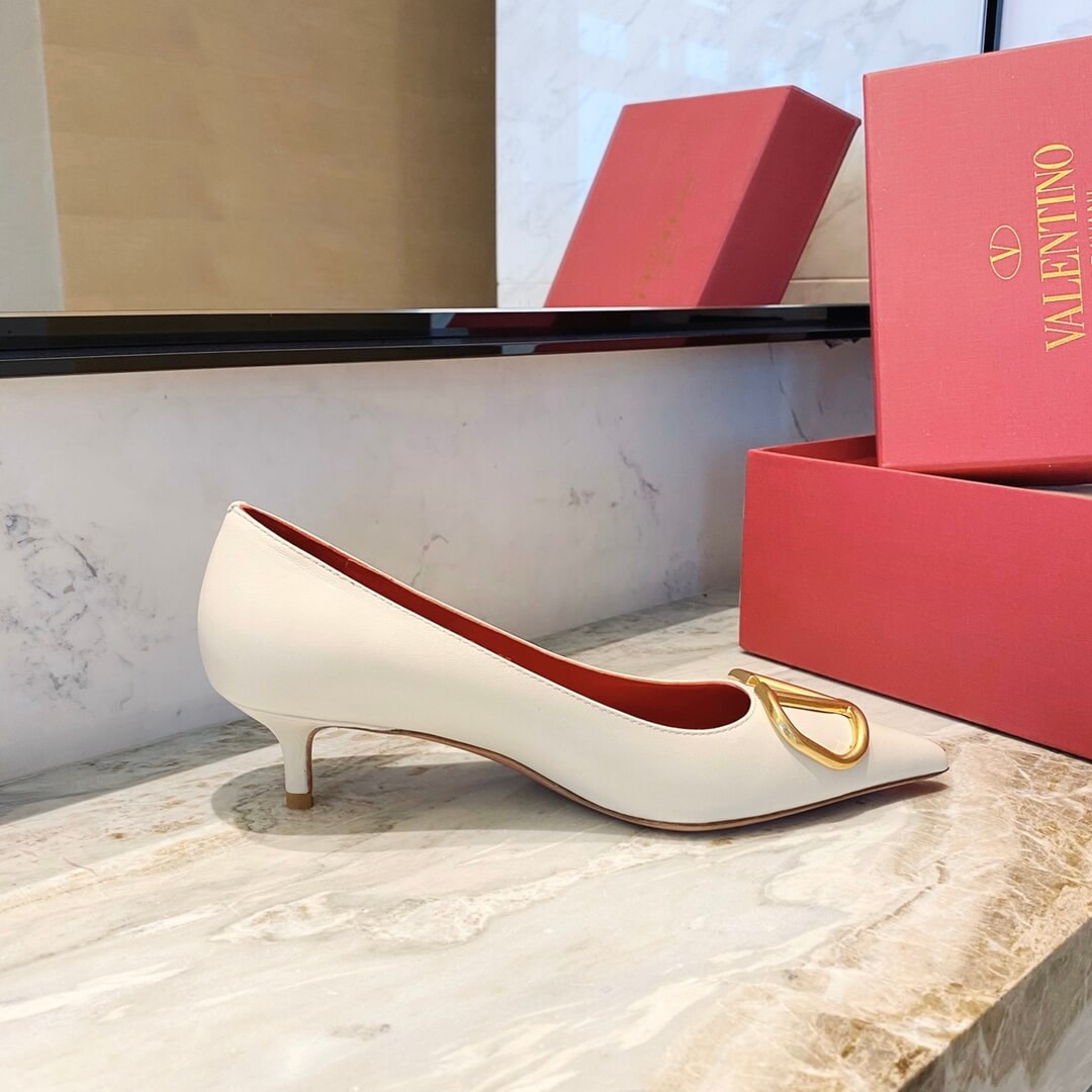 Valentino Garavani Vlogo Calfskin Pump 50mm TW2S0R77