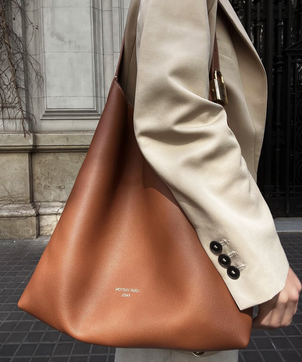 Louis Vuttion Grained Calfskin Low Key Hobo MM M24974 Brown