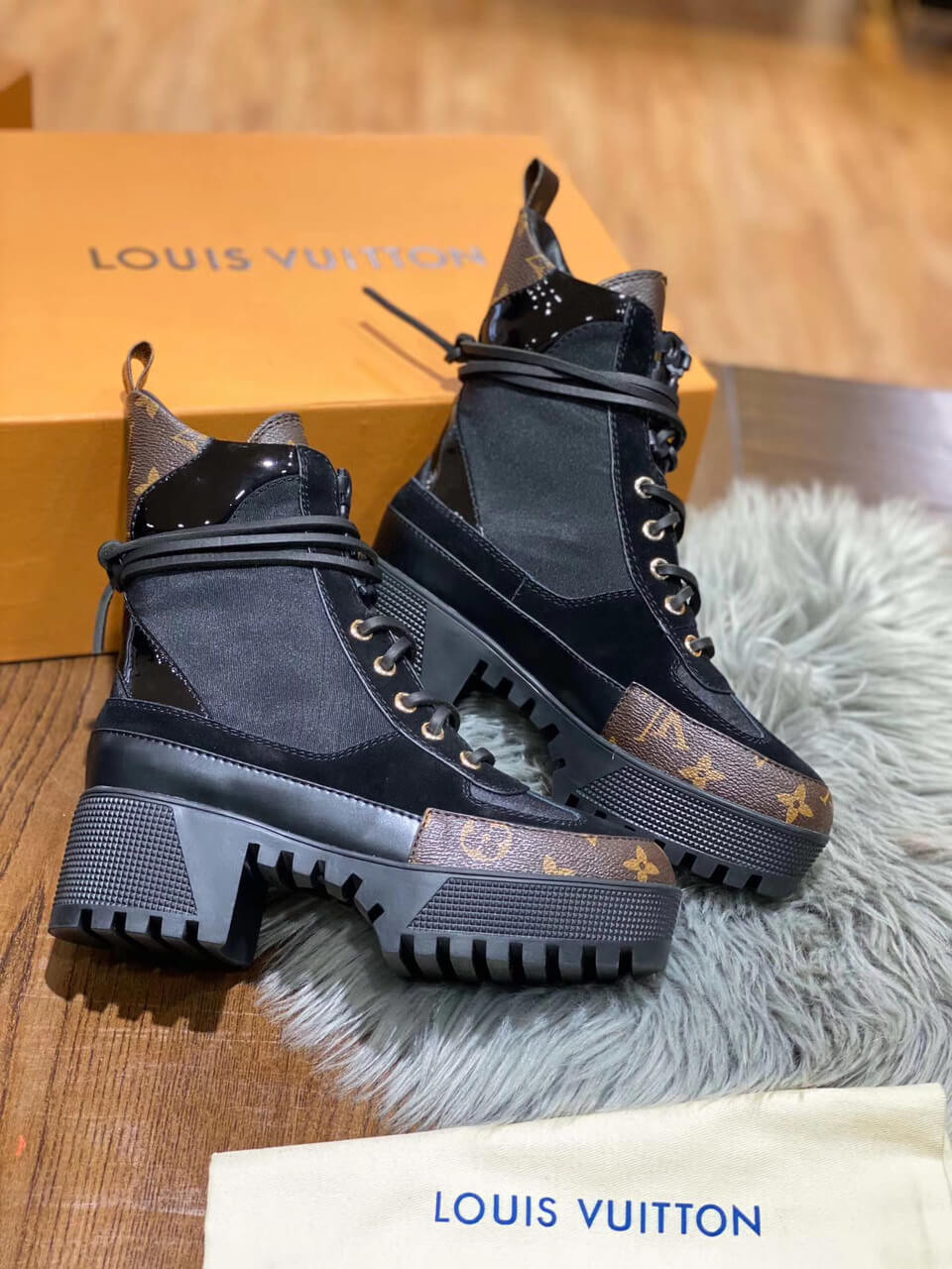 Louis Vuitton Laureate Desert Boot 1A4XYE