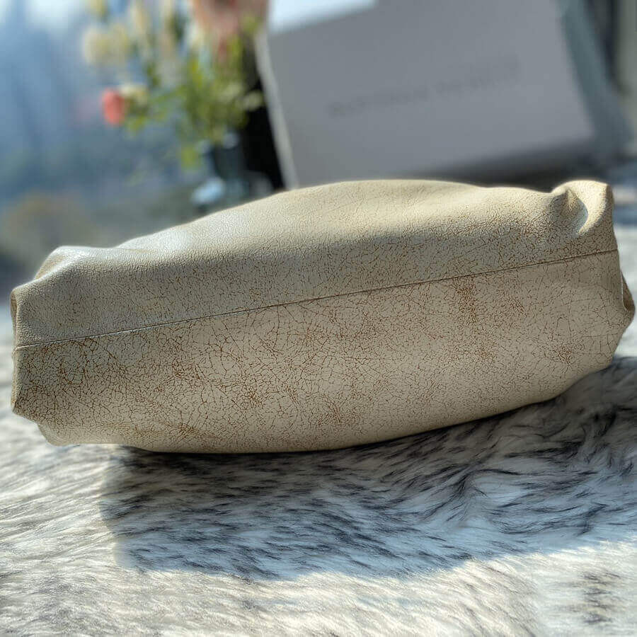 Bottega Veneta The Pouch 20 In Beige Craquele Leather 576227