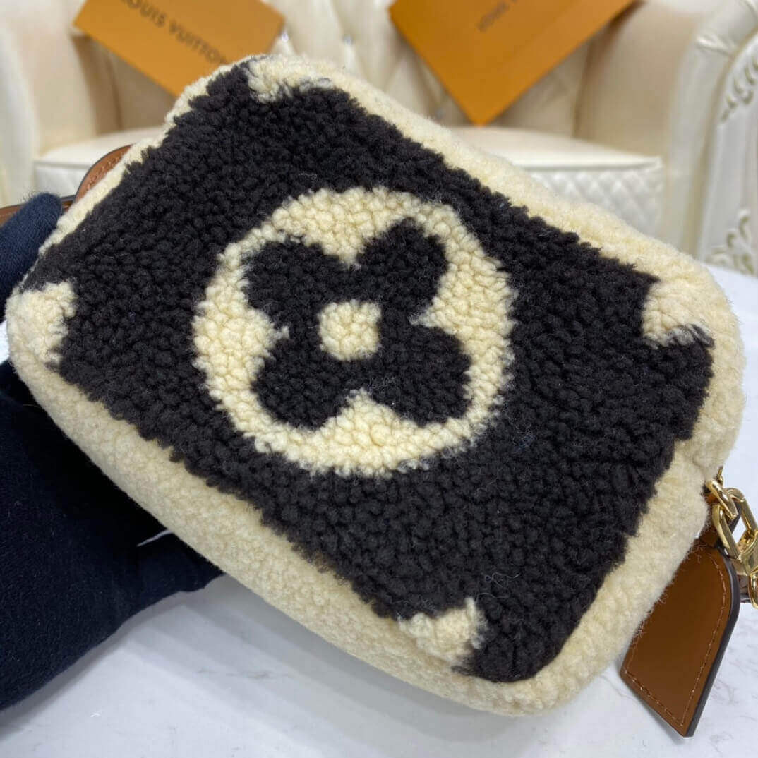 Louis Vuitton Beach Pouch M68599