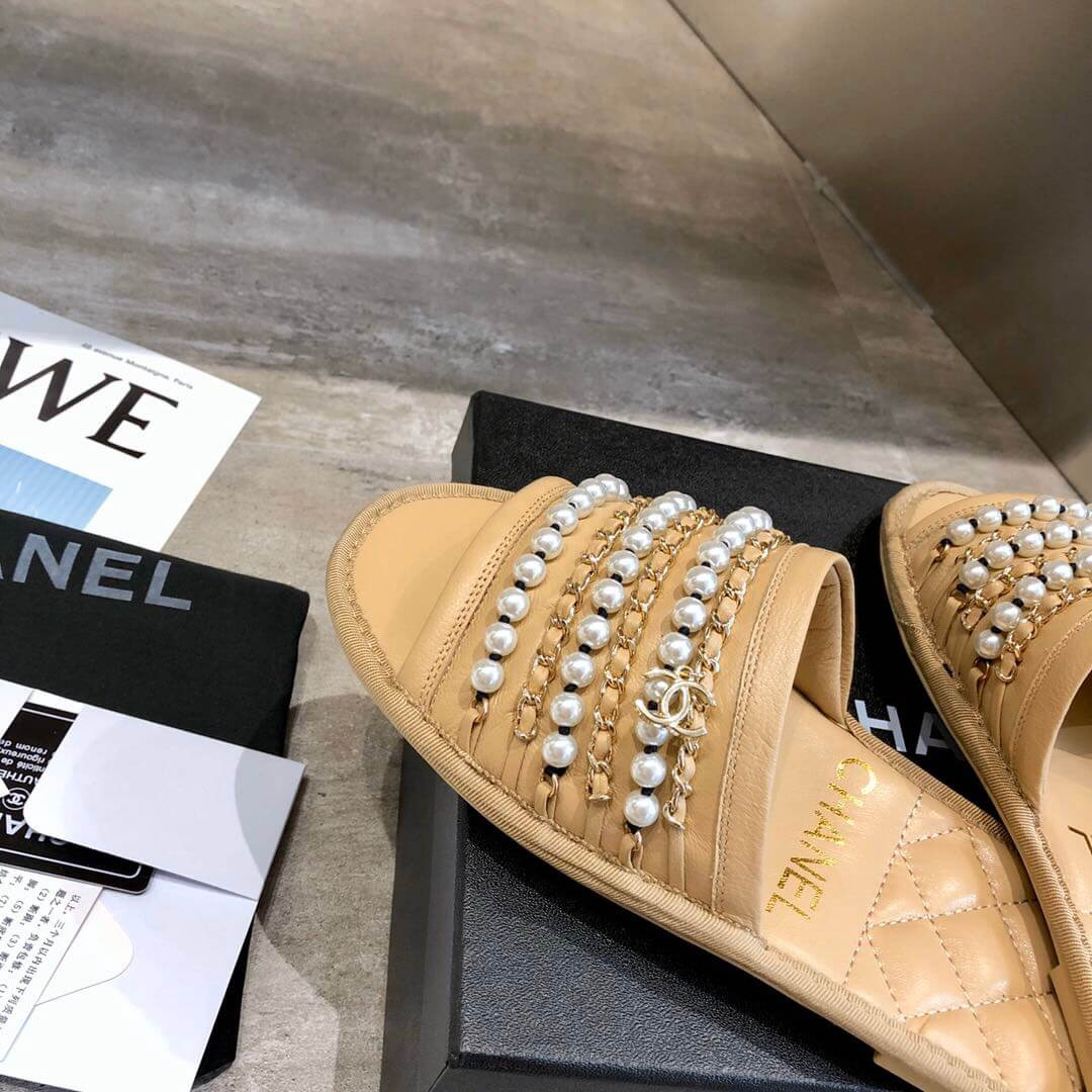 Chanel Chain and Pearl Slipper G34406