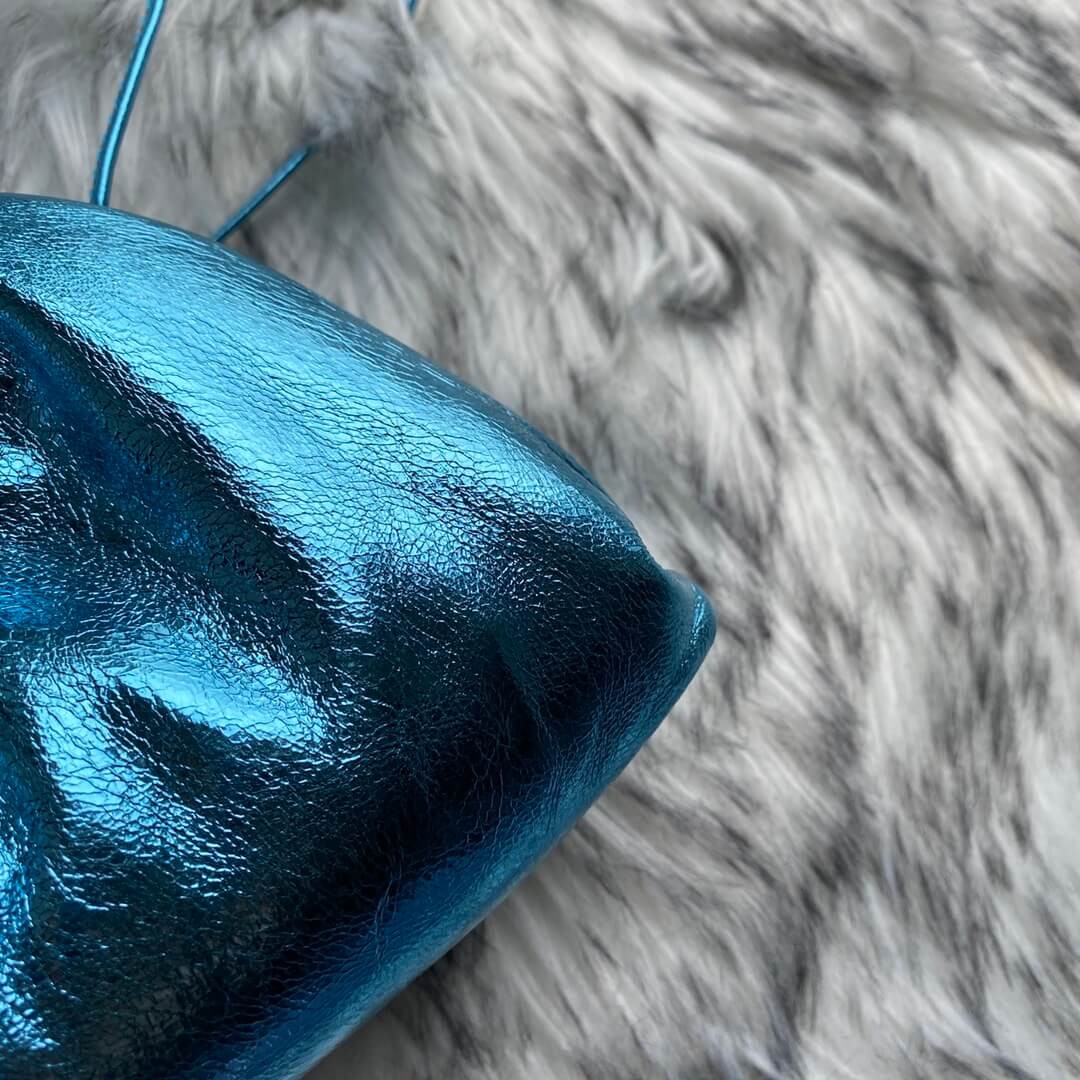 Bottega Veneta The Pouch 20 In Blue Metallic Leather 570927