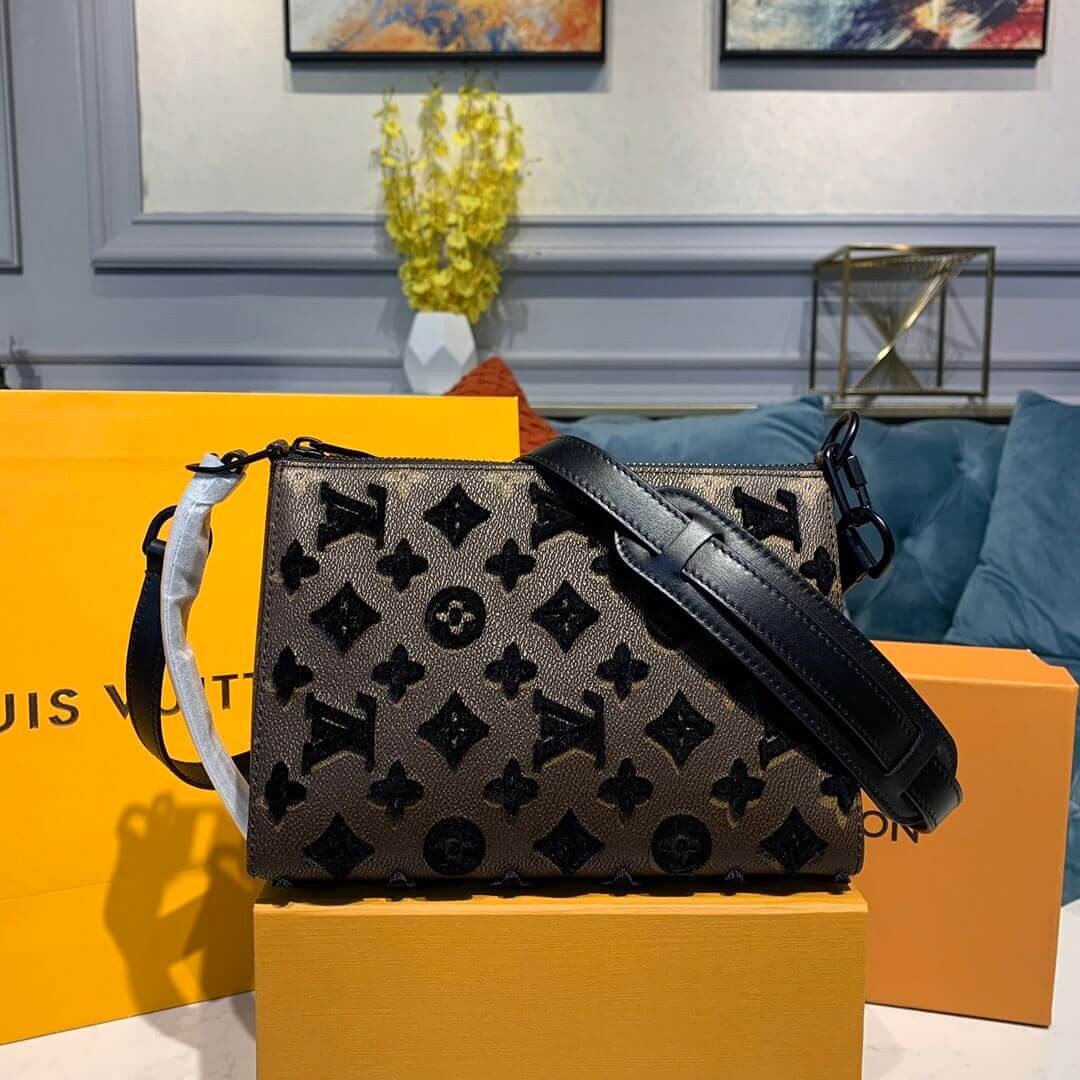 Louis Vuitton lv Triangle Messenger M45078 M45070