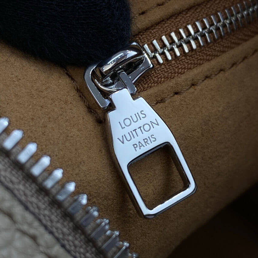 Louis Vuitton Beaubourg Hobo MM M56084