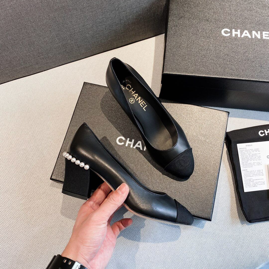 Chanel Pearl Embellished Pumps 32127
