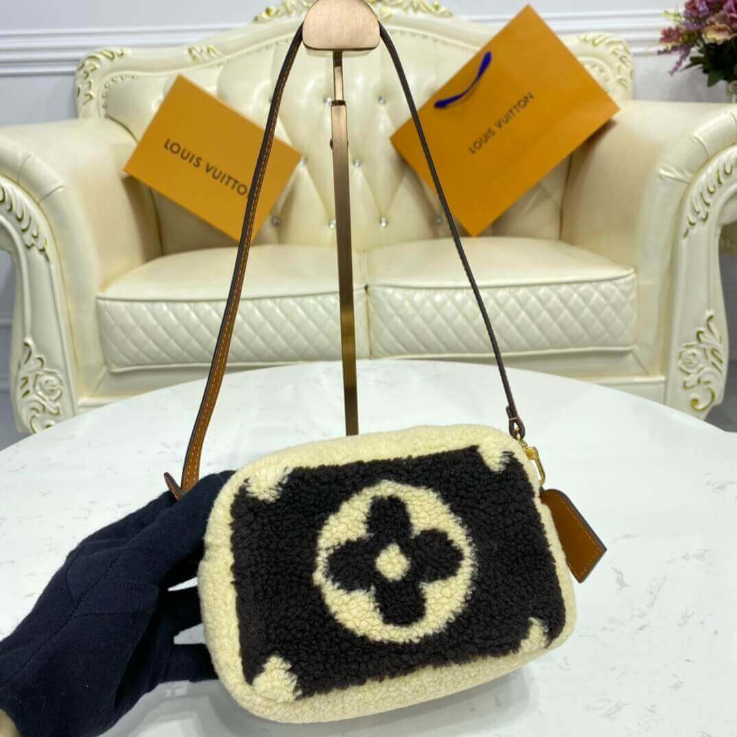 Louis Vuitton Beach Pouch M68599