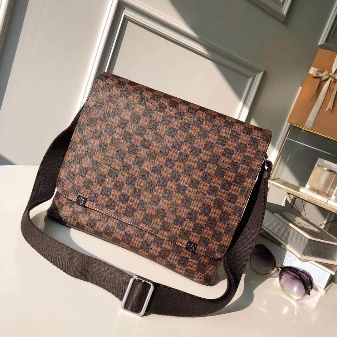 Louis Vuitton Damier Ebene Canvas District MM N41032