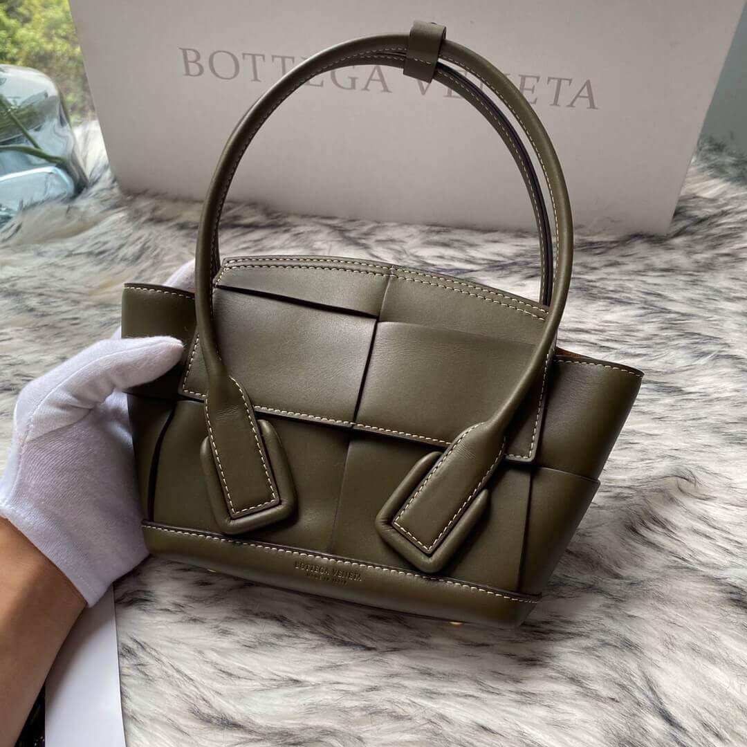 Bottega Veneta Mini Arco In Smooth Calfskin 600606
