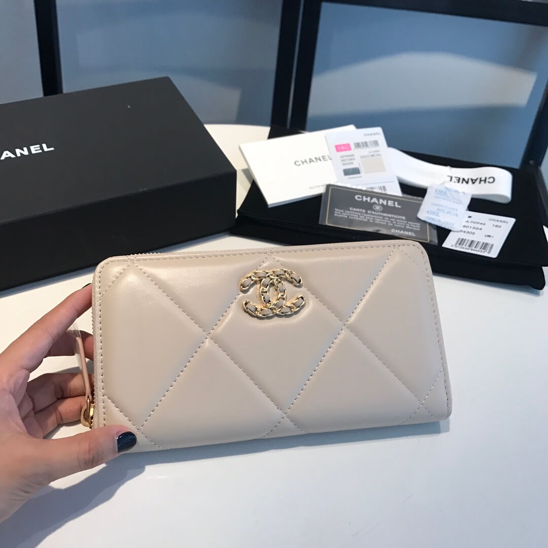 Chanel 19 Long Zipped Wallet AP0946