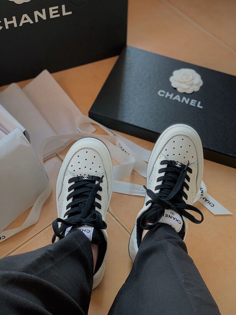 Chanel Grained Calfskin Fabric Logo Sneakers G41350 White Black