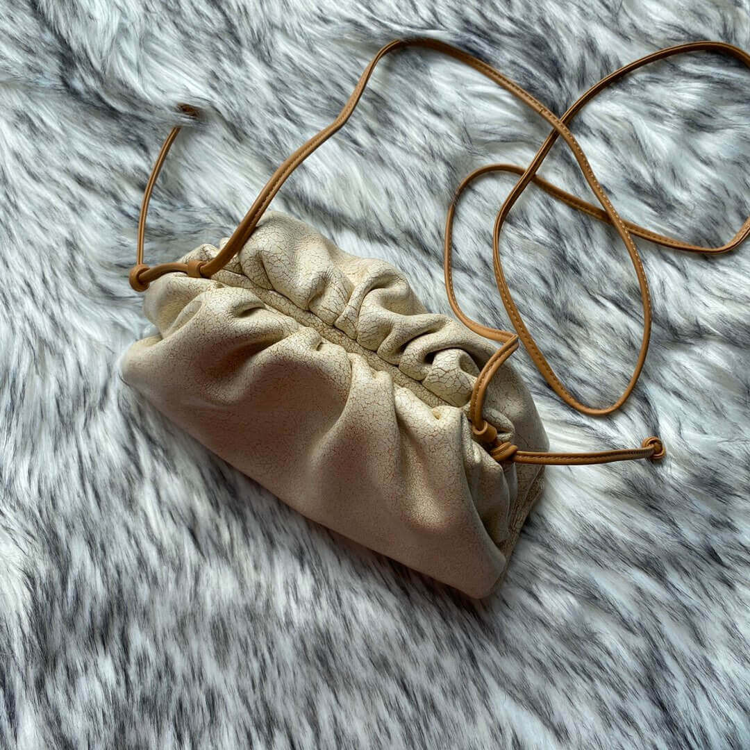 Bottega Veneta The Pouch 20 Clutch In Beige Craquele Leather 570927