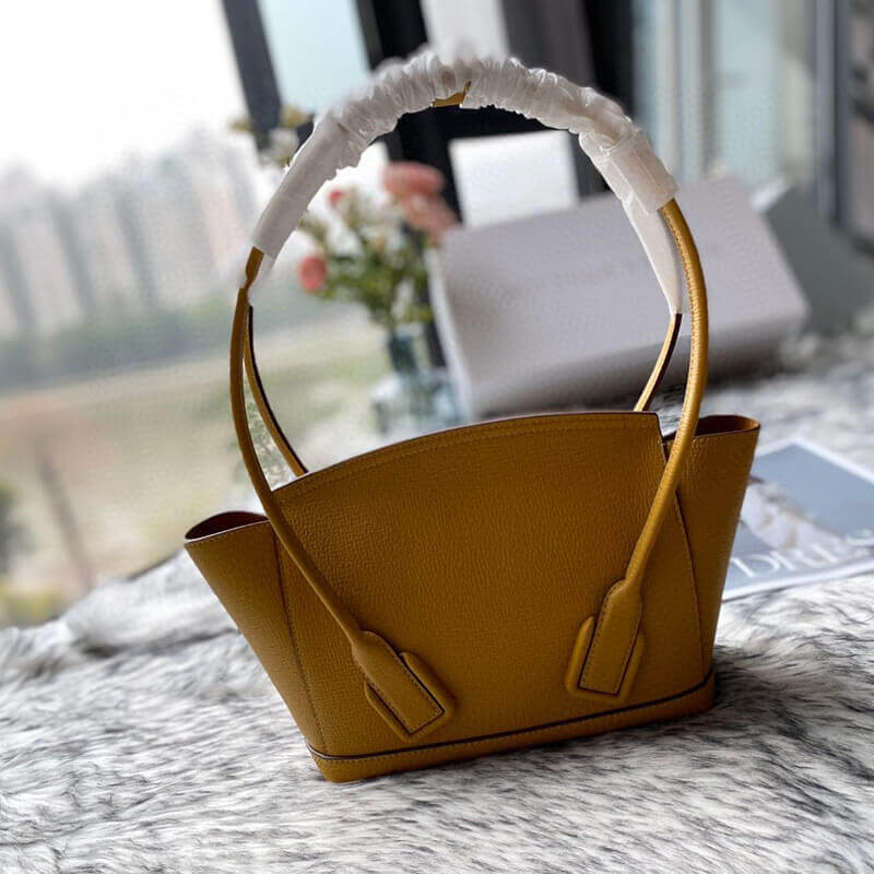 Bottega Veneta Small Arco In Grainy Calfskin 580725