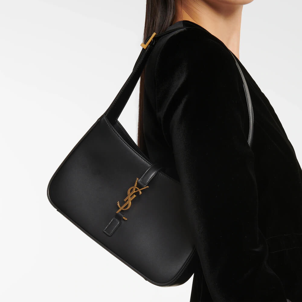 Saint Laurent Smooth Leather Le 5À7 Hobo Bag 657228