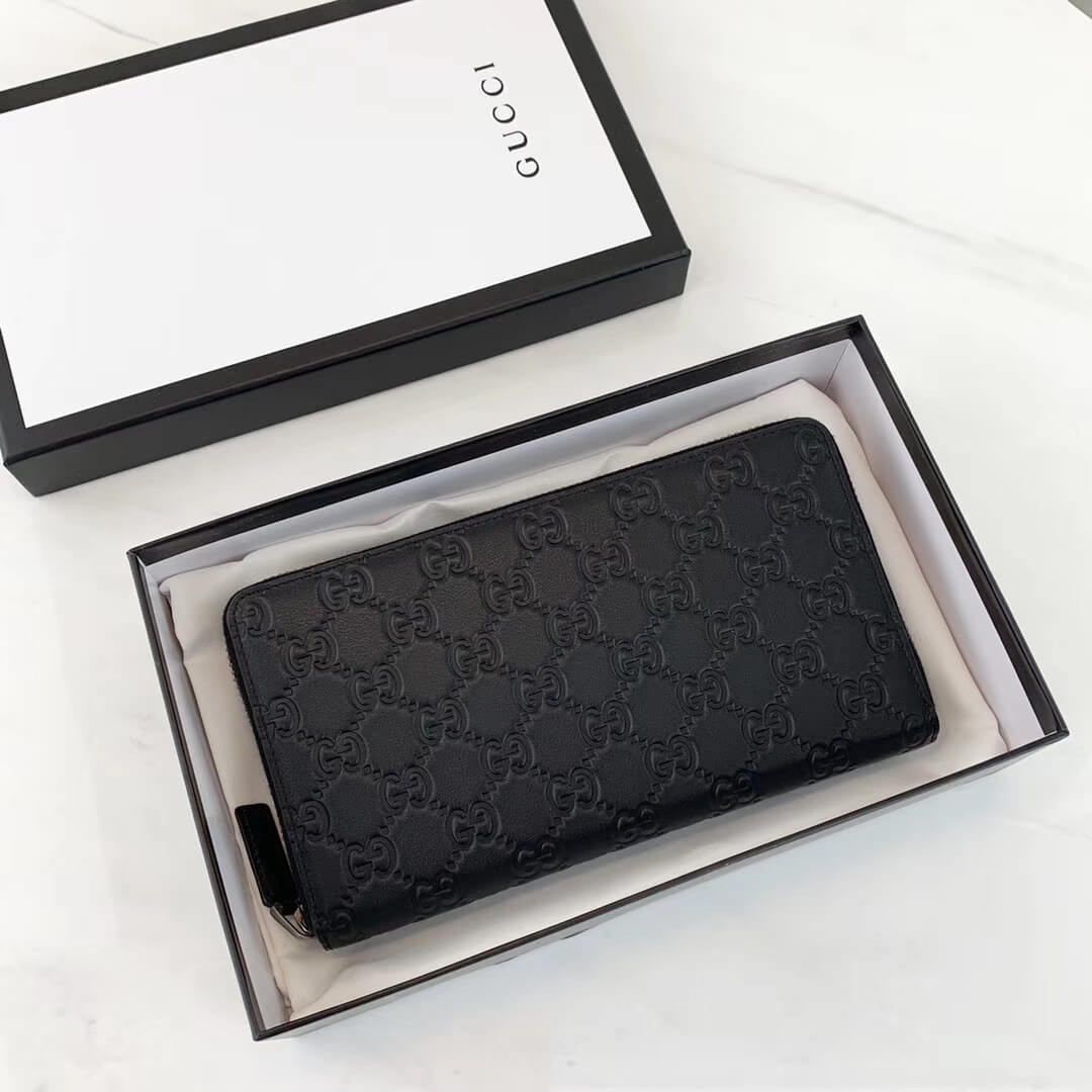 Gucci Signature Large Zip Around Wallet 447609