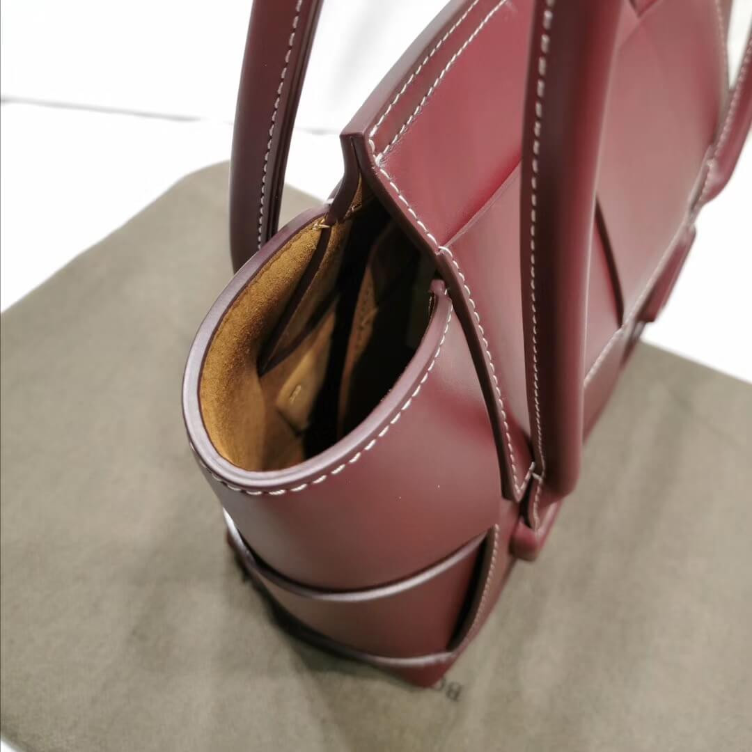 Bottega Veneta Small Arco In Smooth Weave 575943