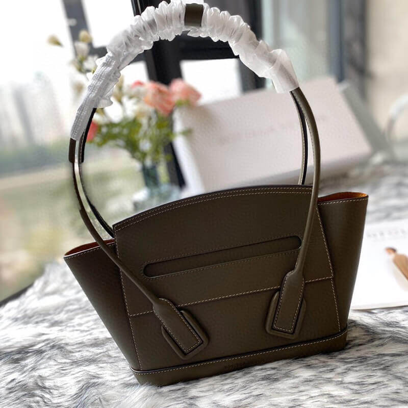 Bottega Veneta Small Arco In Smooth Calfskin 580725