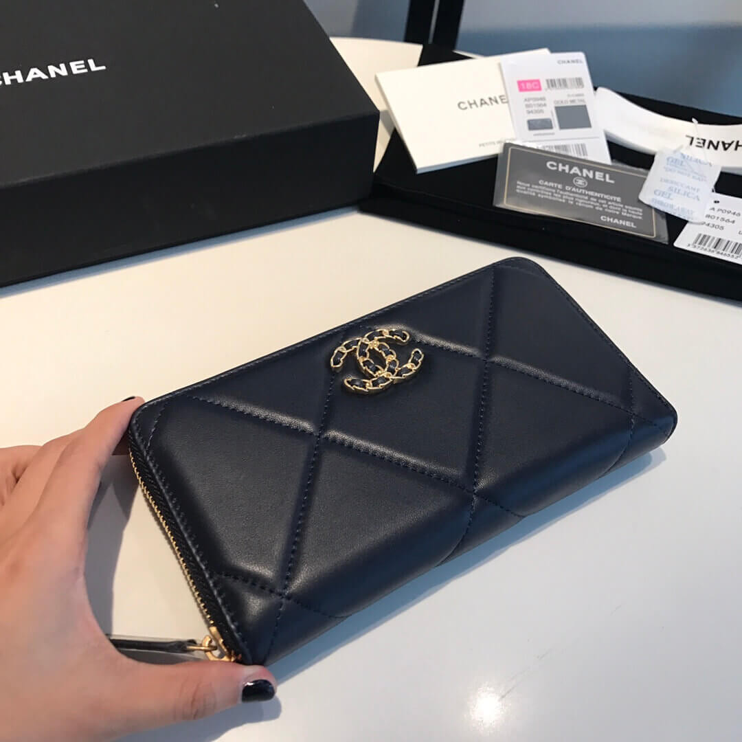 Chanel 19 Long Zipped Wallet AP0946