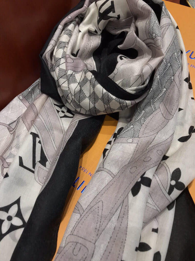 Louis Vuitton Monogram Classic Scarf 2454