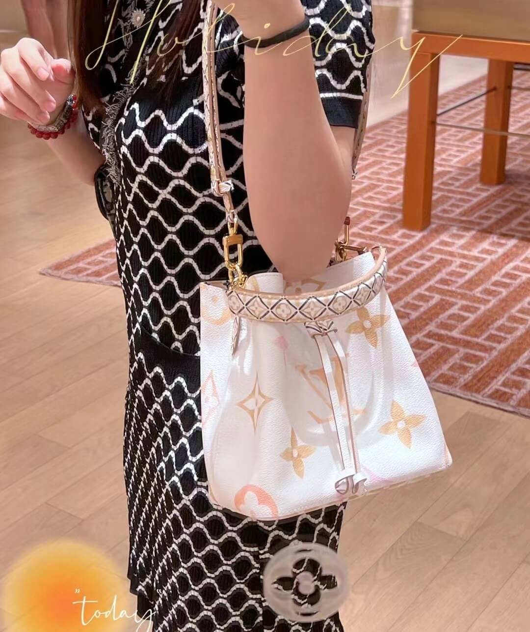 Louis Vuitton Neonoe BB M22985 M22986