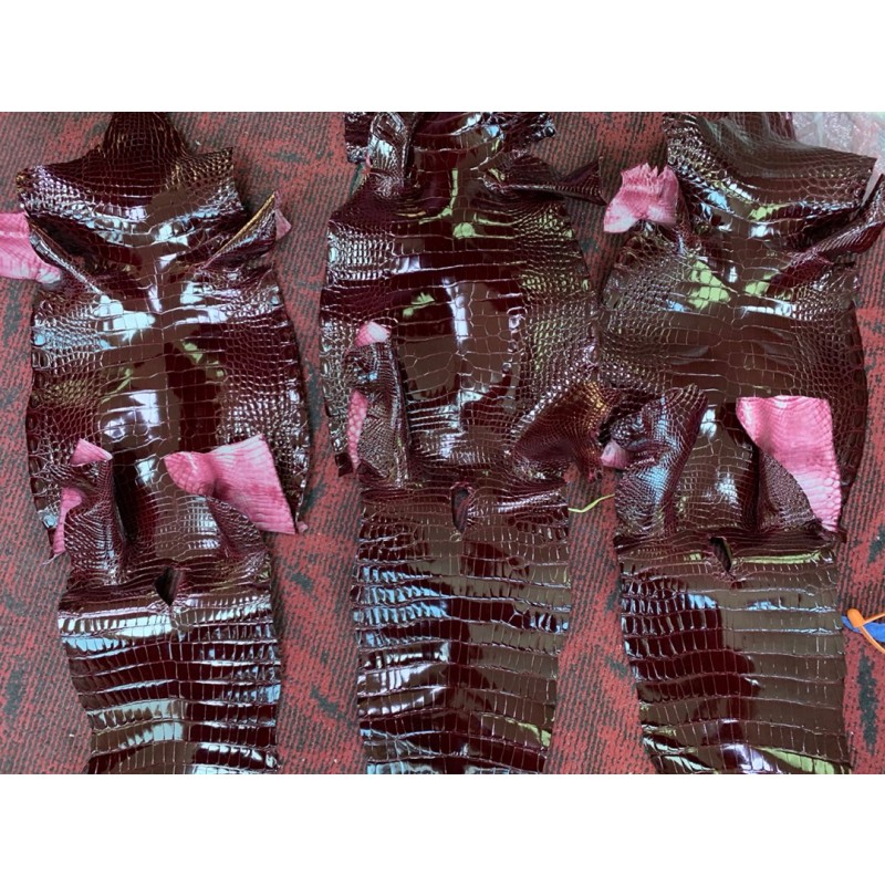 Hermes makes exclusive leather glossy American alligator: Bordeaux red