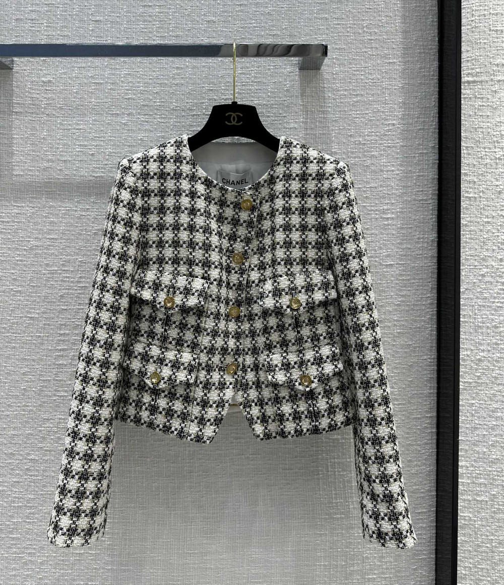 Chanel Collarless Open-Front Tweed Jacket A858657