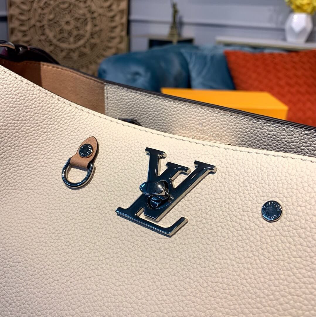 Louis Vuitton Lockme Bucket M53584