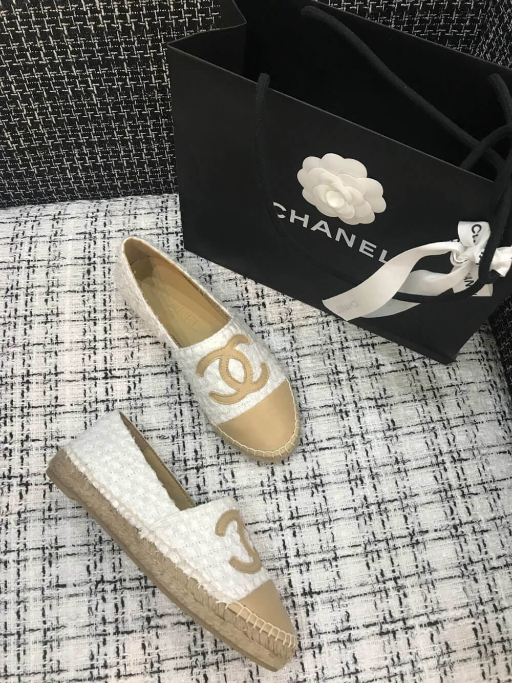 Chanel Tweed & Patent Calfskin Espadrilles G29762 White/Apricot