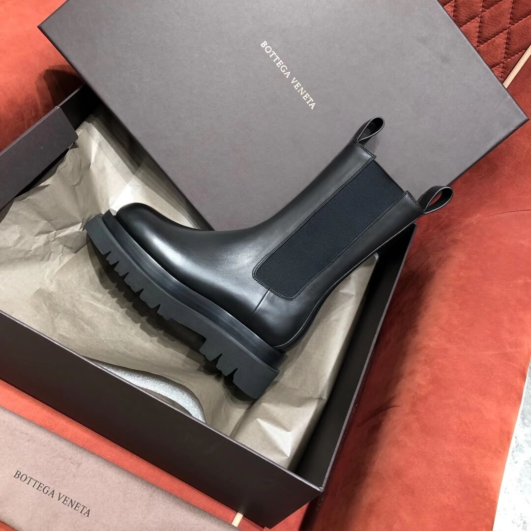Bottega Veneta Black Medium The Tire Chelsea Boots 592045